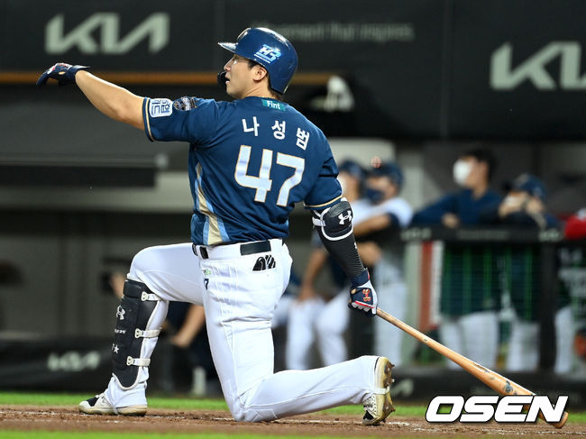 7회초 2사 1루 상황 NC 나성범이 달아나는 중월 투런포를 날리고 있다. 2021.09.12 / dreamer@osen.co.kr