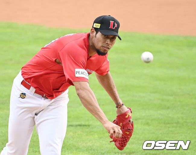 SSG 폰트가 역투하고 있다. 2021.08.04/youngrae@osen.co.kr 