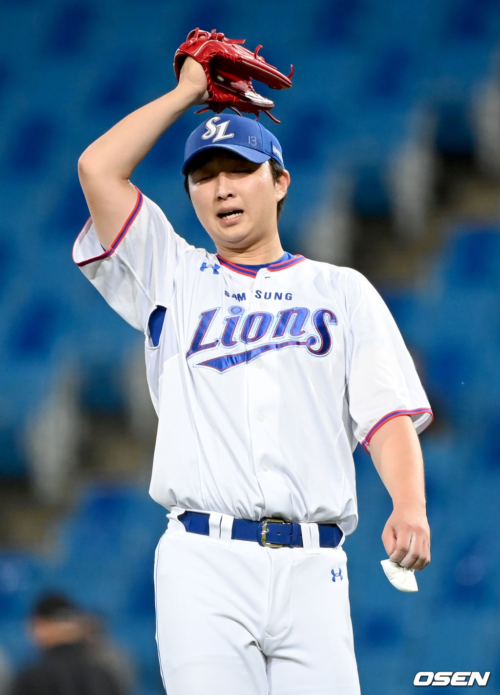 5회초 종료 후 삼성 선발 최채흥이 더그아웃으로 이동하고 있다. 2021.09.15 /ksl0919@osen.co.kr