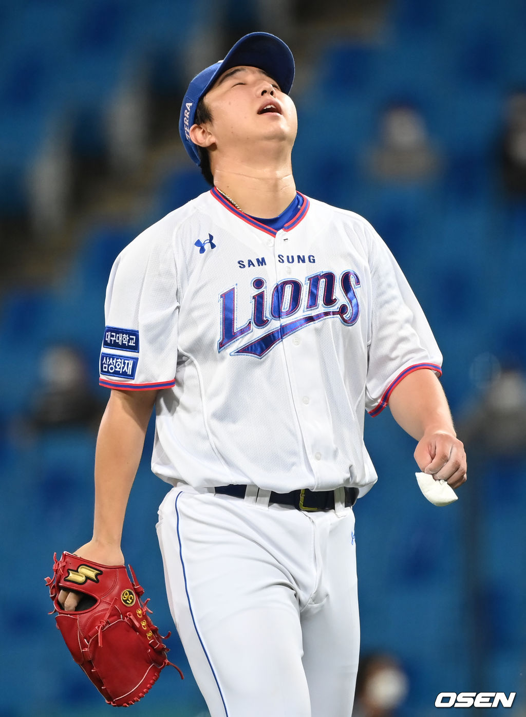 5회초 종료 후 삼성 선발 최채흥이 더그아웃으로 이동하고 있다. 2021.09.15 /ksl0919@osen.co.kr