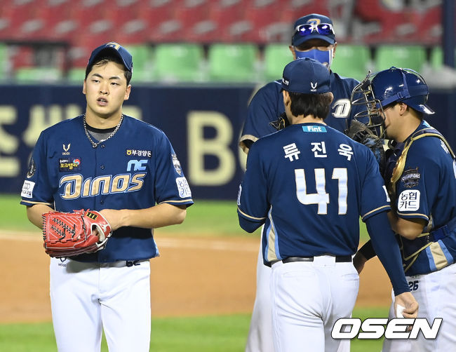 3일 오후 서울 잠실야구장에서 ‘2021 신한은행 SOL KBO 리그’ LG 트윈스와 NC 다이노스의 경기가 열렸다.6회말 1사 1루 NC 선발 송명기가 교체되고 있다. 2021.09.03/ksl0919@osen.co.kr