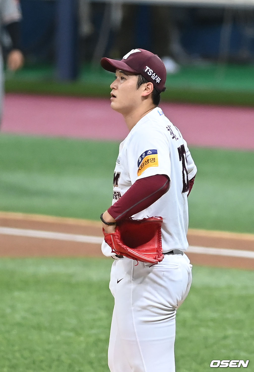 17일 서울 고척스카이돔에서 ‘2021 신한은행 SOL KBO 리그’ 키움 히어로즈와 한화 이글스의 경기가 열렸다.1회초 무사 3루 키움 최원태가 한화 이성곤에게 적시타를 허용한 뒤 아쉬워하고 있다. 2021.09.17/ youngrae@osen.co.kr