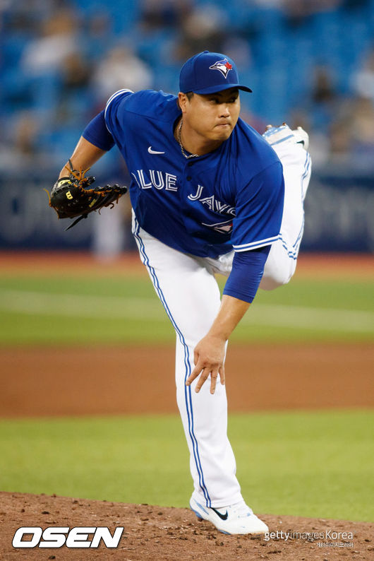 [사진]18일(한국시간) 미네소타와의 홈 경기에 선발 등판한 류현진.  ⓒGettyimages(무단전재 및 재배포 금지)
