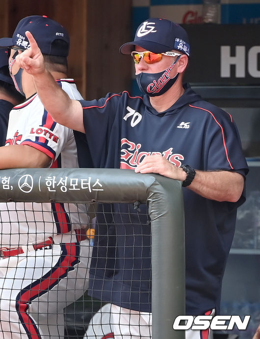 롯데 서튼 감독. 2021.09.12 /ksl0919@osen.co.kr