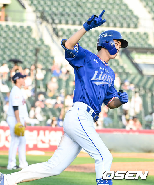 7회초 삼성 선두타자 구자욱이 솔로홈런을 날리고 있다. 구자욱은 이 홈런으로 KBO 통산 53번째 20홈런-20도루 기록을 달성했다.  2021.09.22 / soul1014@osen.co.kr