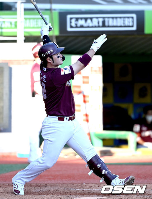 8회초 1사 주자없는 상황 키움 박병호가 역전 좌중간 솔로포를 날리고 있다. 2021.09.22 / dreamer@osen.co.kr