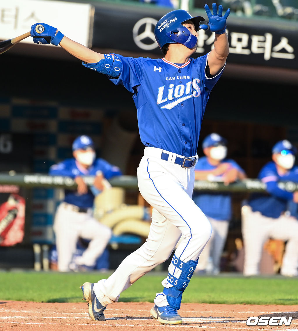 7회초 삼성 선두타자 구자욱이 솔로홈런을 날리고 있다. 구자욱은 이 홈런으로 KBO 통산 53번째 20홈런-20도루 기록을 달성했다.  2021.09.22 / soul1014@osen.co.kr