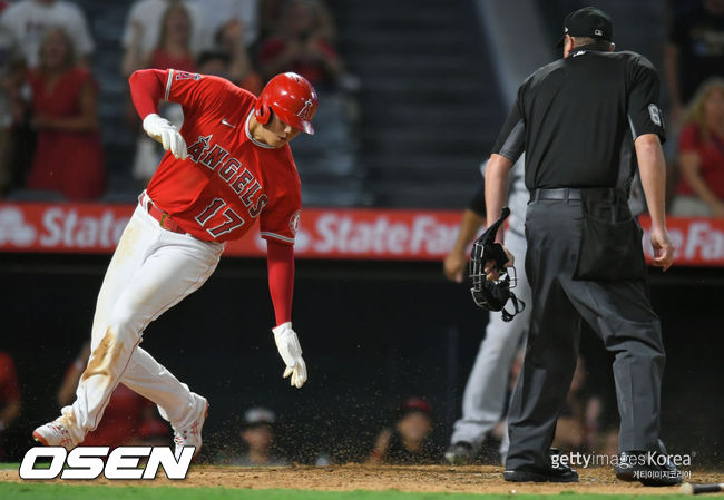 [사진] 에인절스는 2021년 23일(한국시간) 미국 캘리포니아주 애너하임 에인절 스타디움에서 열린 ‘2021 메이저리그’ 휴스턴 애스트로스와 홈경기에서 연장 승부 끝에 패했다. 오타니도 팀의 패배를 막지 못했다. ⓒGettyimages(무단전재 및 재배포 금지)