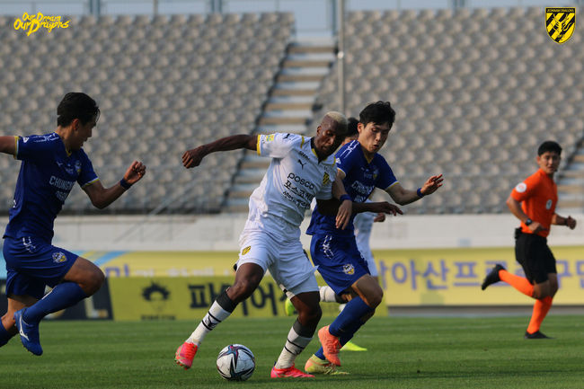 [사진]발로텔리 /전남 드래곤즈 제공