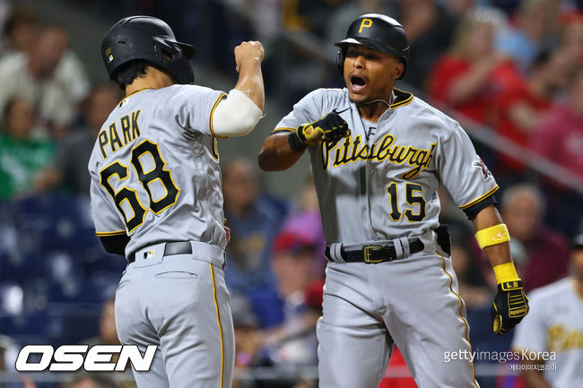 [사진] 피츠버그 박효준은 2021년 9월 25일(한국시간) 미국 펜실베니아주 필라델피아 시티즌스 뱅크 파크에서 열린 ‘2021 메이저리그’ 필라델피아 필리스와 원정 경기에서 유격수 겸 7번 타자로 선발 출장해 3타수 1안타 1볼넷 경기를 했다. ⓒGettyimages(무단전재 및 재배포 금지)