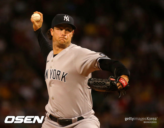 [사진] 양키스 콜은 2021년 9월 25일(한국시간) 미국 매사추세츠주 보스턴 펜웨이 파크에서 열린 ‘2021 메이저리그’ 보스턴 레드삭스와 원정 경기에서 선발 등판해 6이닝 동안 5피안타(1피홈런) 6탈삼진 3볼넷 3실점 투구를 했다. ⓒGettyimages(무단전재 및 재배포 금지)