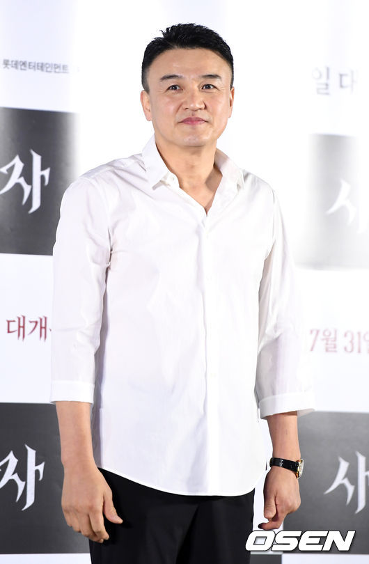 배우 박중훈이 포토타임을 갖고 있다. /sunday@osen.co.kr