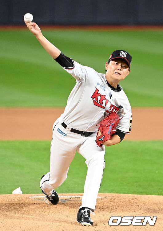 1회초 KT 선발 소형준이 힘차게 공을 뿌리고 있다. 2021.09.28 / dreamer@osen.co.kr