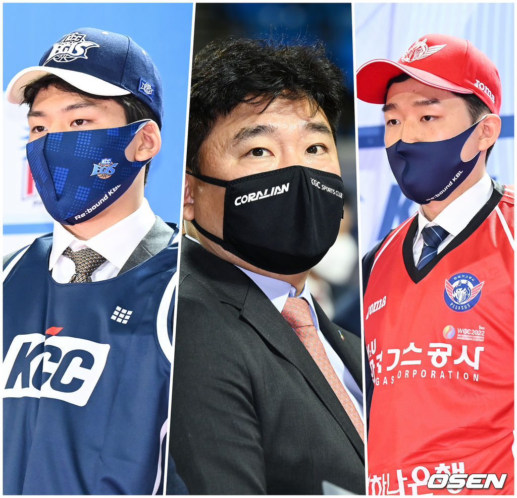 1라운드 9순위로 KCC에 지명된 둘째 김동현과 2라운드 3순위로 한국가스공사에 지명된 첫째 김진모, 그리고 두 선수의 아버지 김승기 KGC 감독.