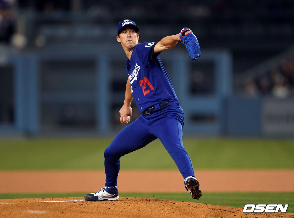 [사진] 다저스는 2021년 9월 29일(한국시간) 미국 캘리포니아주 로스앤젤레스 다저 스타디움에서 열린 ‘2021 메이저리그’ 샌디에이고 파드리스와 홈경기에서 2-1 승리를 거뒀다. 선발 등판한 워커 뷸러가 7이닝 동안 3피안타 5탈삼진 2볼넷 무실점 호투를 펼치면서 시즌 15승(4패)째를 올렸다. ⓒGettyimages(무단전재 및 재배포 금지)