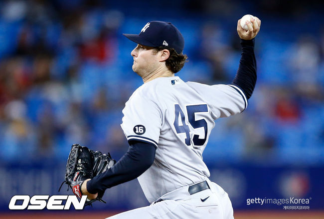 [사진] 양키스 콜은 2021년 9월 30일(한국시간) 캐나다 온타리오주 토론토 로저스 센터에서 열린 2021 메이저리그 토론토 블루제이스와 경기에서 6이닝 동안 9피안타(2피홈런) 6탈삼진 5실점으로 승수 사냥에 실패했다. ⓒGettyimages(무단전재 및 재배포 금지)