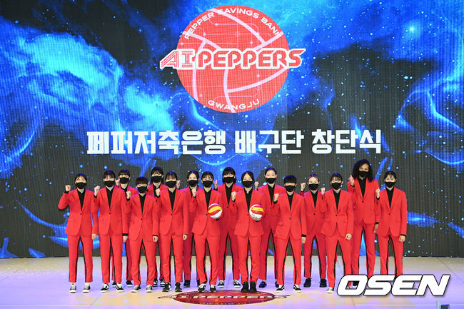 30일 오후 광주광역시 광주시청 대회의실에서 페퍼저축은행 여자 프로배구단 AI페퍼스 창단식이 열렸다.창단식에 참석한 AI페퍼스 선수들이 포즈를 취하고 있다. 2021.09.30 /cej@osen.co.kr