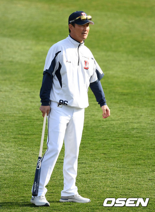 두산 베어스 강석천 수석코치 / OSEN DB