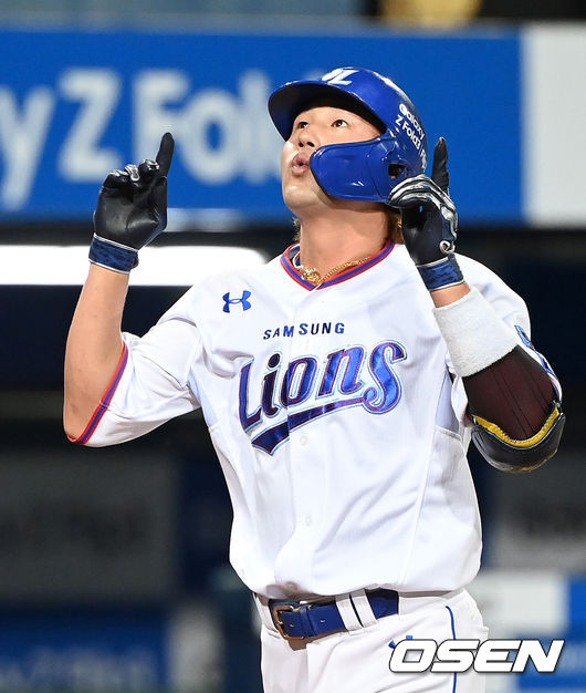 2회말 2사 2루에서 삼성 김상수가 좌월 투런 홈런을 치고 홈에서 환호하고 있다. 2021.09.30 /sunday@osen.co.kr