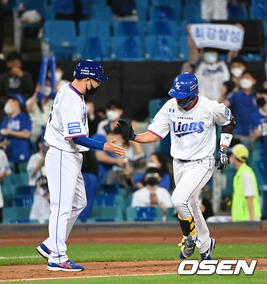 2회말 2사 2루에서 삼성 김상수가 좌월 투런 홈런을 치고 그라운드를 돌고 있다. 2021.09.30 /sunday@osen.co.kr