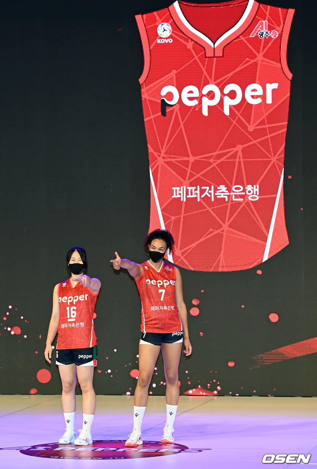 페퍼저축은행 이한비,  엘리자벳이 포즈를 취하고 있다. 2021.09.30 /cej@osen.co.kr