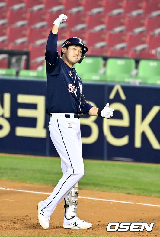 1일 오후 서울 잠실야구장에서 ‘2021 신한은행 SOL KBO리그’ LG 트윈스와 두산 베어스의 경기가 열렸다.6회초 2사 만루에서 두산 양석환이 2타점 적시타를 날리고 기뻐하고 있다. 2021.10.01 /jpnews@osen.co.kr