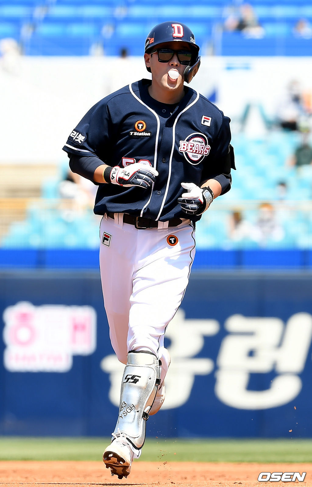 30일 오후 대구 삼성라이온즈파크에서 ‘2021 신한은행 SOL KBO리그’ 삼성 라이온즈와 두산 베어스의 경기가 열렸다. 2회초 1사 두산 양석환이 선취 솔로포를 날린 뒤 그라운드를 돌고 있다. 21.05.30 /ksl0919@osen.co.kr