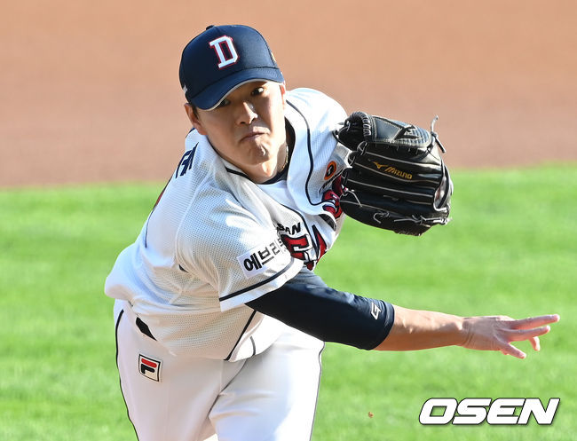 1회초 두산 선발 최원준이 힘차게 공을 던지고 있다. 2021.10.02 /cej@osen.co.kr