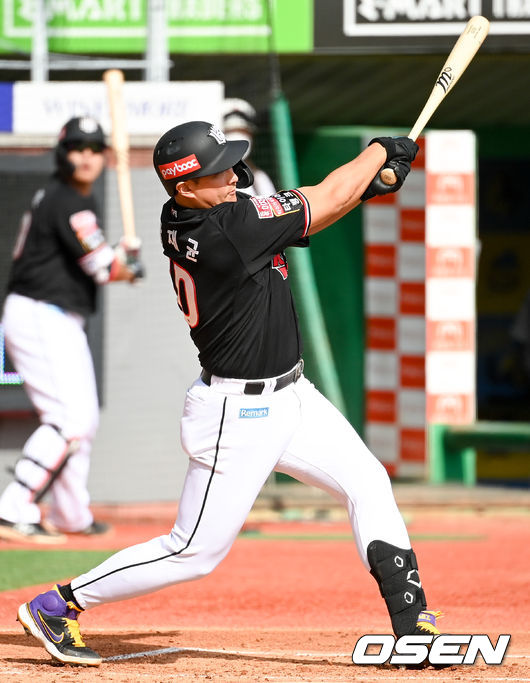2회초 2사 1,3루 KT 황재균이 1타점 적시타를 날리고 있다. 2021.10.03 / soul1014@osen.co.kr