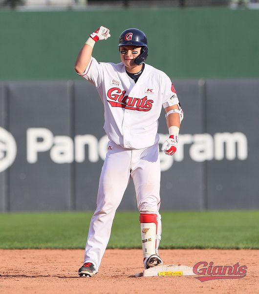 3일 사직 NC전 7회 역전 결승타를 때려낸 롯데 안중열 /롯데 자이언츠 제공