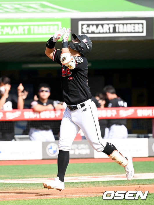 2회초 무사 1루 KT 배정대가 선취 2점 홈런을 날리고 세리머니를 하고 있다. 2021.10.03 / soul1014@osen.co.kr