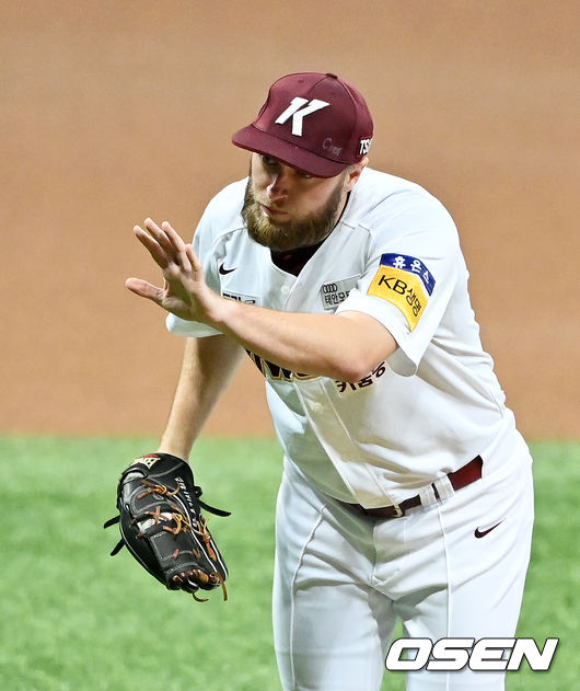 1회초 키움 요키시가 경기를 준비하고 있다. 2021.10.05 /jpenws@osen.co.kr