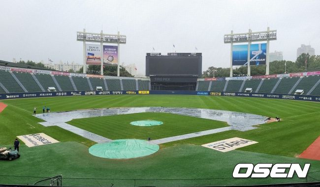 6일 보슬비가 내리고 있는 잠실구장. /knightjisu@osen.co.kr