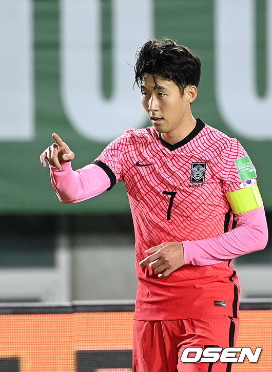 7일 오후 경기도 안산 와~스타디움에서 2022 국제축구연맹(FIFA) 카타르 월드컵 아시아 최종예선 A조 3차전 대한민국과 시리아의 경기가 열렸다.후반 대한민국 손흥민이 역전골을 성공시키고 환호하고 있다. 2021.10.07 /sunday@osen.co.kr