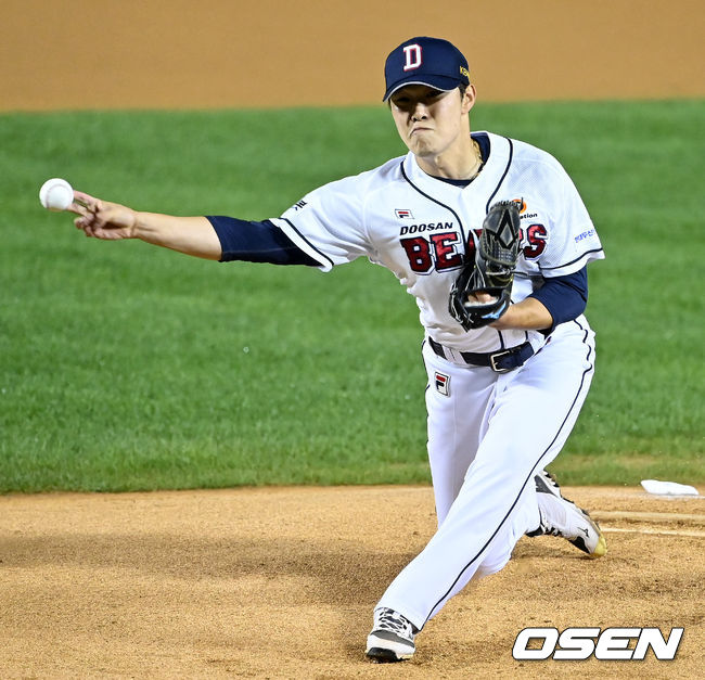 1회초 두산 선발 최원준이 역투하고 있다. 2021.10.08 /jpnews@osen.co.kr