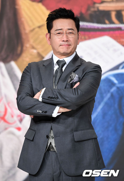 배우 전광렬이 포토타임을 갖고 있다./sunday@osen.co.kr