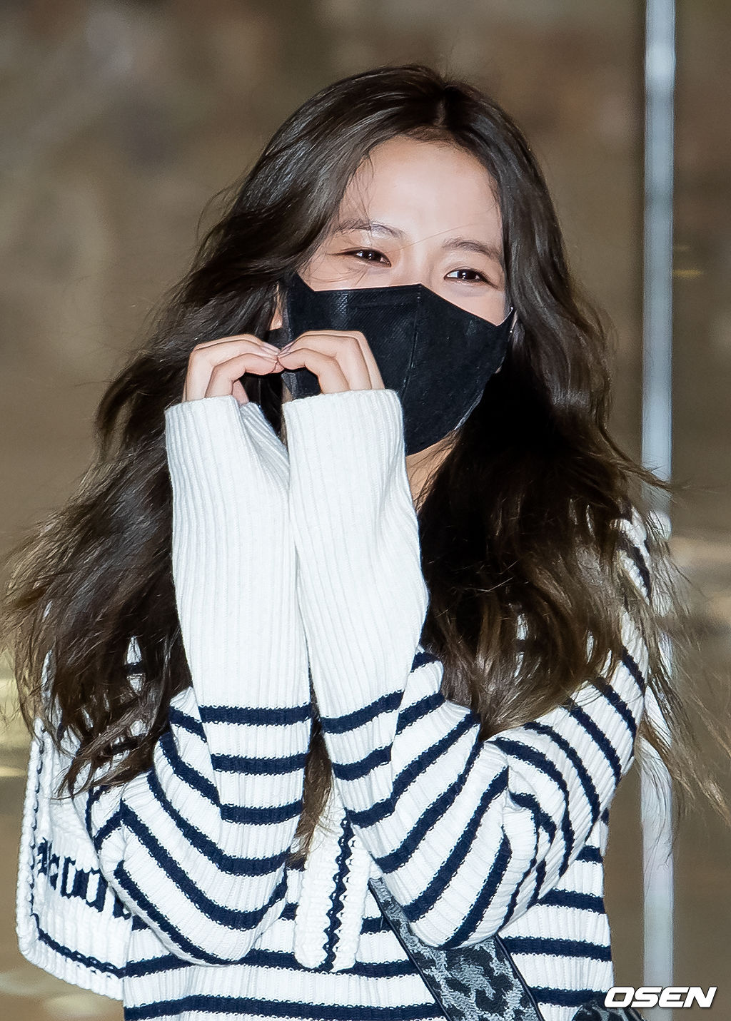 블랙핑크 지수가 입국장을 통해 귀국하고 있다. 21.10.05 /rumi@osen.co.kr