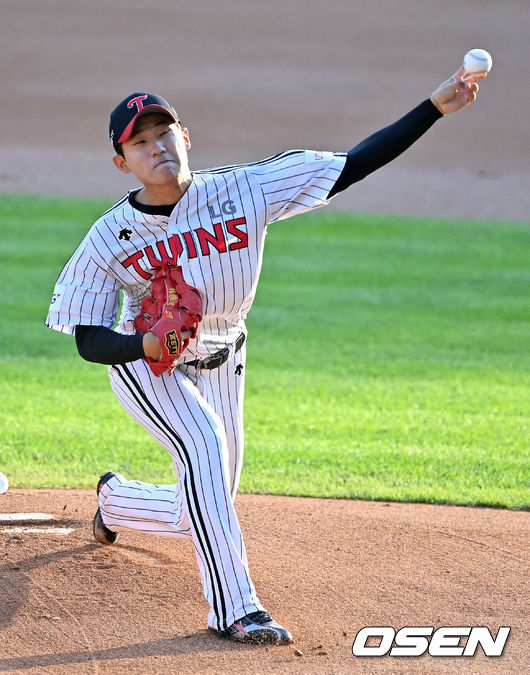 1회초 LG 임준형이 역투하고 있다. 2021.10.09 /jpnews@osen.co.kr