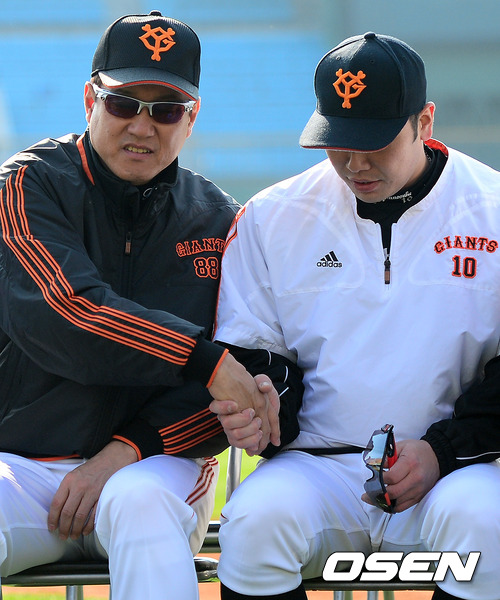 요미우리 자이언츠 하라 다쓰노리 감독, 아베 신노스케 코치(왼쪽부터) /OSEN DB