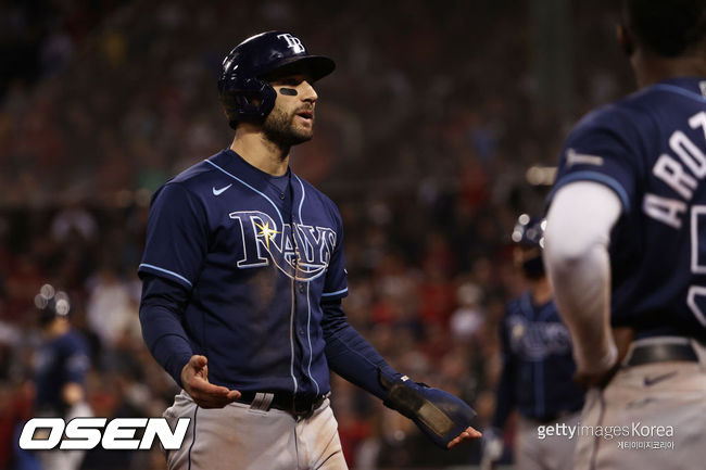 [사진] 탬파베이 케빈 키어마이어가 인정 2루타 상황에 황당해하고 있다. ⓒGettyimages(무단전재 및 재배포 금지)