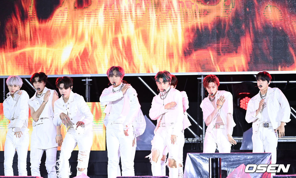 10일 서울 강남구 코엑스 옥상 특설무대에서 열린 '온택트 2021 영동대로 K-POP콘서트’에서 NCT127이 멋진 무대를 펼치고 있다. 2021.10.10 /sunday@osen.co.kr