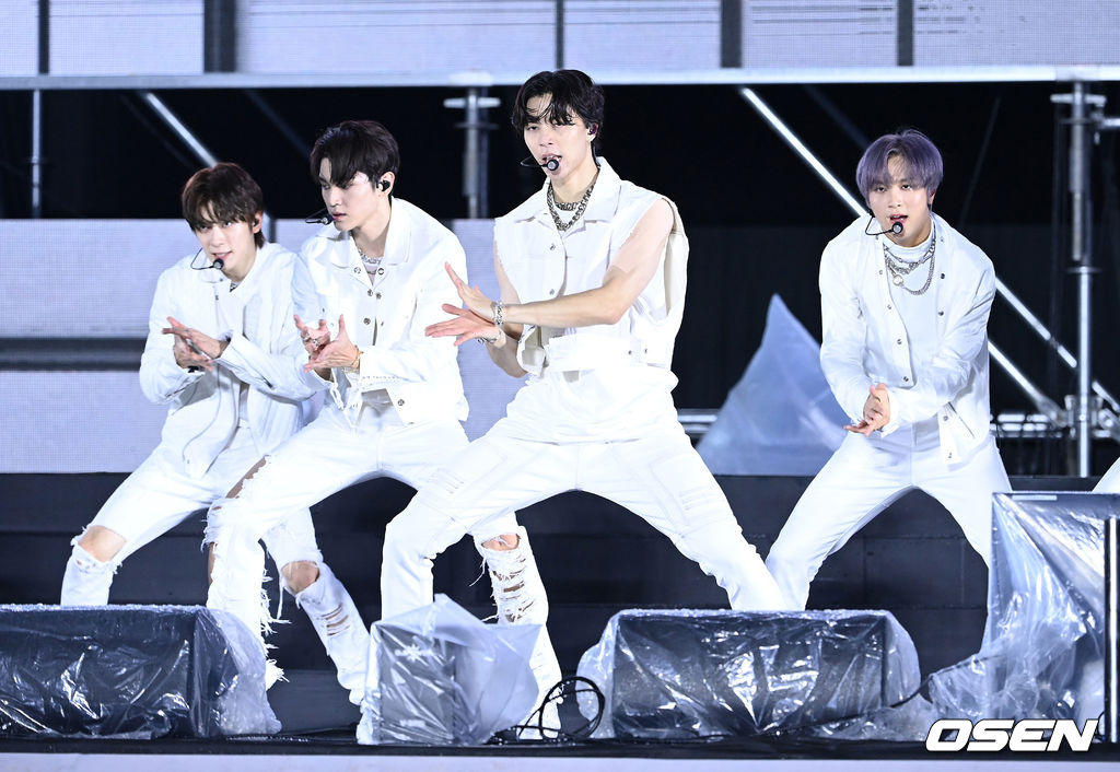 10일 서울 강남구 코엑스 옥상 특설무대에서 열린 '온택트 2021 영동대로 K-POP콘서트’에서 NCT127이 멋진 무대를 펼치고 있다. 2021.10.10 /sunday@osen.co.kr