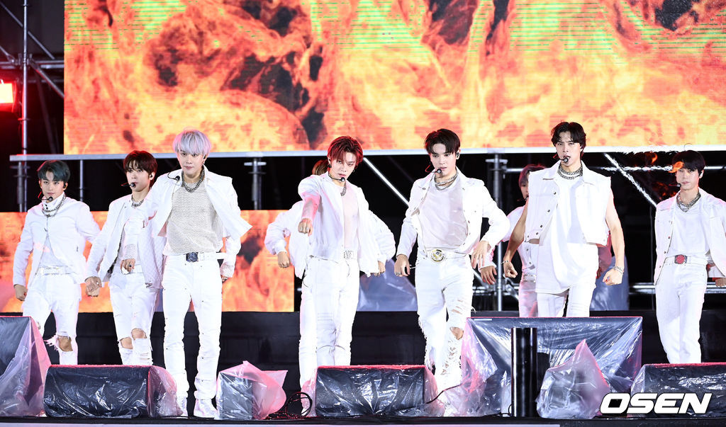10일 서울 강남구 코엑스 옥상 특설무대에서 열린 '온택트 2021 영동대로 K-POP콘서트’에서 NCT127이 멋진 무대를 펼치고 있다. 2021.10.10 /sunday@osen.co.kr