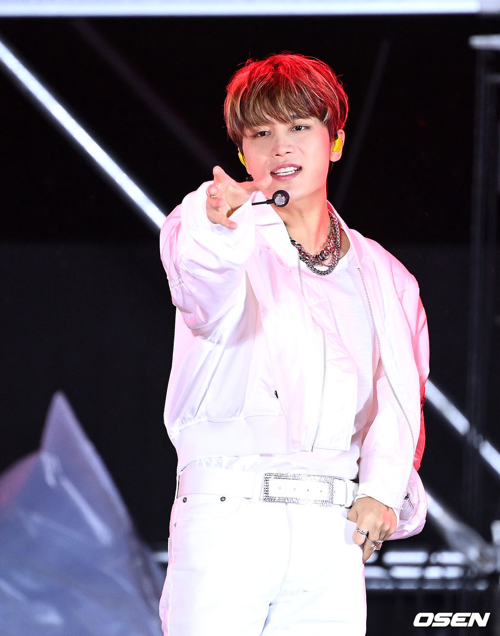 10일 서울 강남구 코엑스 옥상 특설무대에서 열린 '온택트 2021 영동대로 K-POP콘서트’에서 NCT127 태일이 멋진 무대를 펼치고 있다. 2021.10.10 /sunday@osen.co.kr