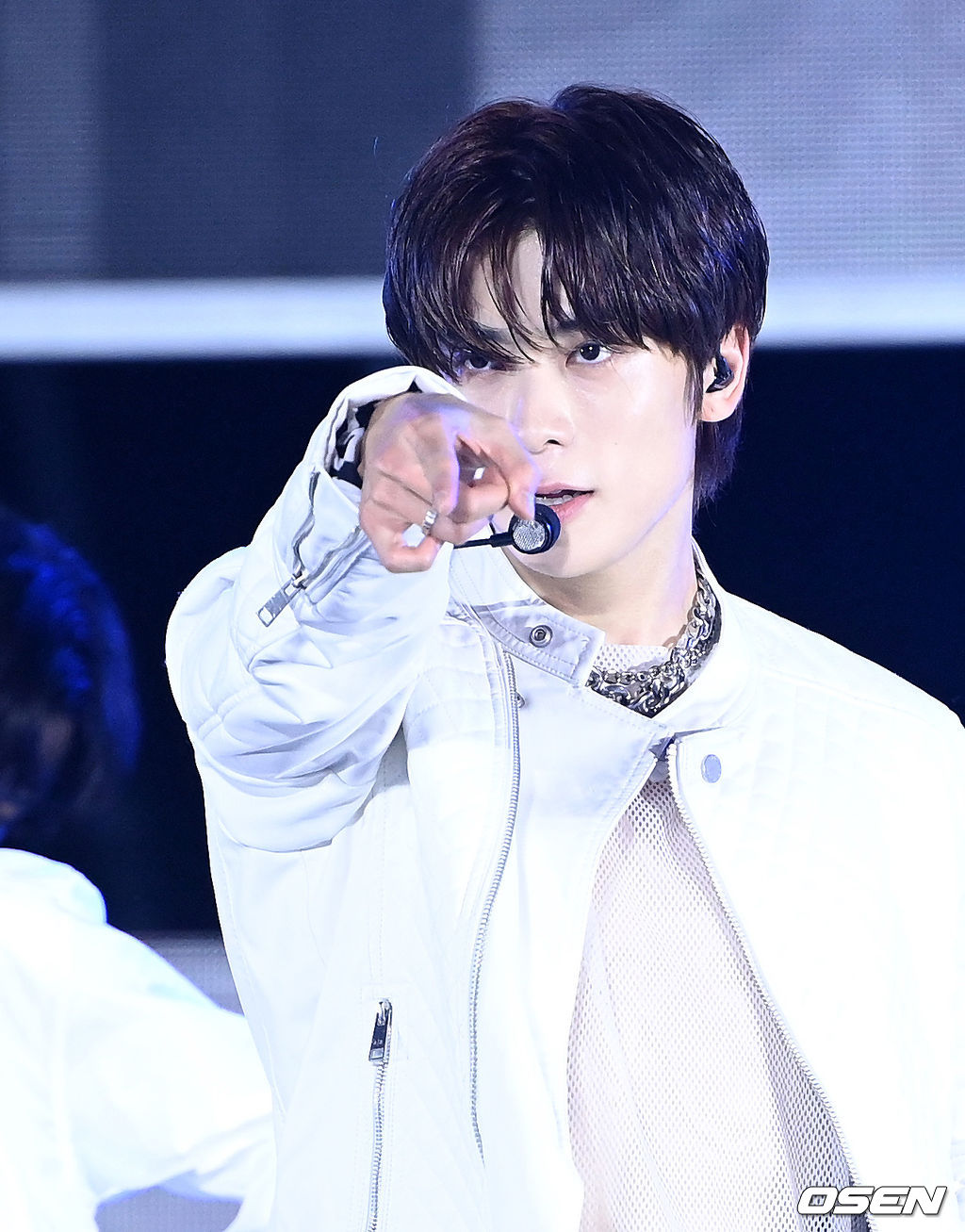 10일 서울 강남구 코엑스 옥상 특설무대에서 열린 '온택트 2021 영동대로 K-POP콘서트’에서 NCT127 재현이 멋진 무대를 펼치고 있다. 2021.10.10 /sunday@osen.co.kr
