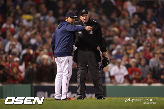 [사진] 보스턴 코라 감독은 2021년 10월 13일(한국시간) 화이트삭스를 제압한 휴스턴과 월드시리즈 진출 티켓을 두고 격돌한다. ⓒGettyimages(무단전재 및 재배포 금지)