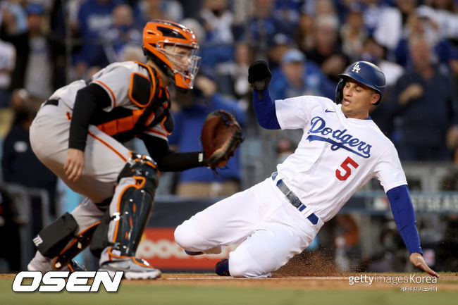 [사진] 1회 다저스 코리 시거가 선취 득점을 올리고 있다. ⓒGettyimages(무단전재 및 재배포 금지)