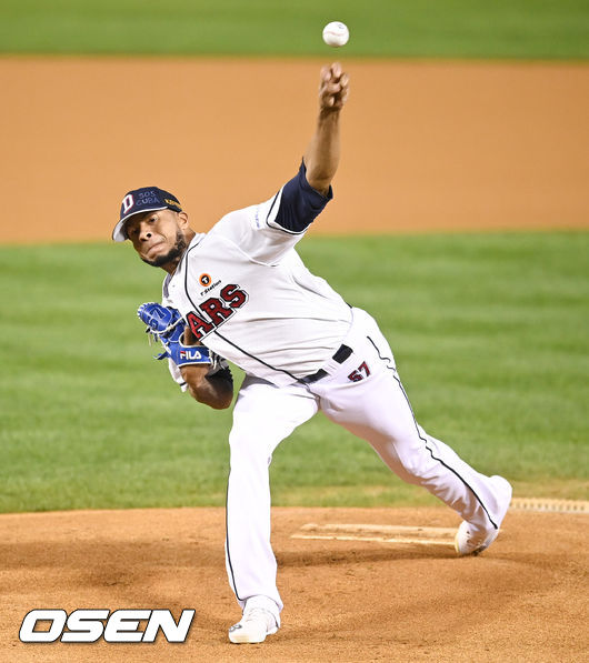 1회초 두산 선발투수 미란다가 역투하고 있다. 2021.10.13 / soul1014@osen.co.kr