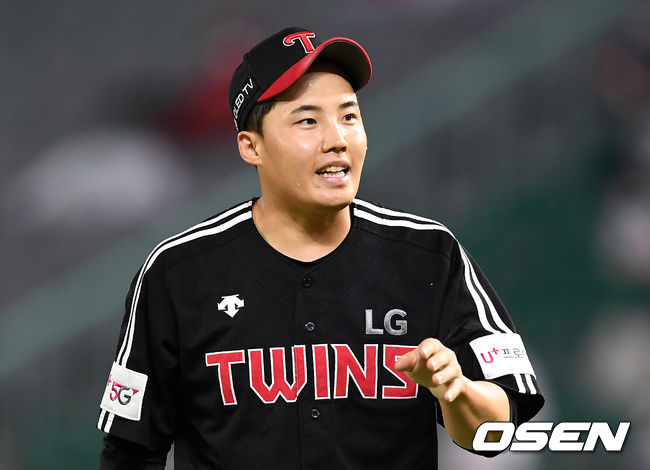 LG 임찬규가 6월 22일 SSG전에서 호투하고 마운드를 내려가고 있다. 올 시즌 유일한 승리를 거둔 경기였다./OSEN DB