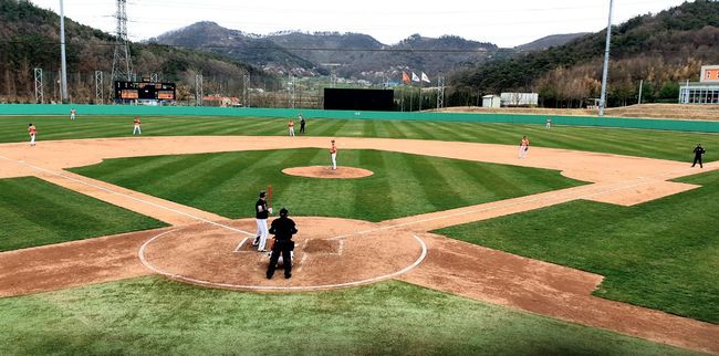 한화 퓨처스 팀이 수비 시프트를 하고 있다. /한화 이글스 제공
